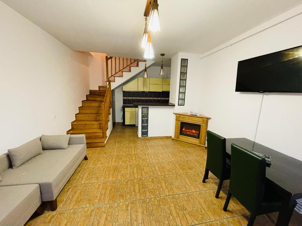 Casa Cu Balcon Appartement Braşov Buitenkant foto
