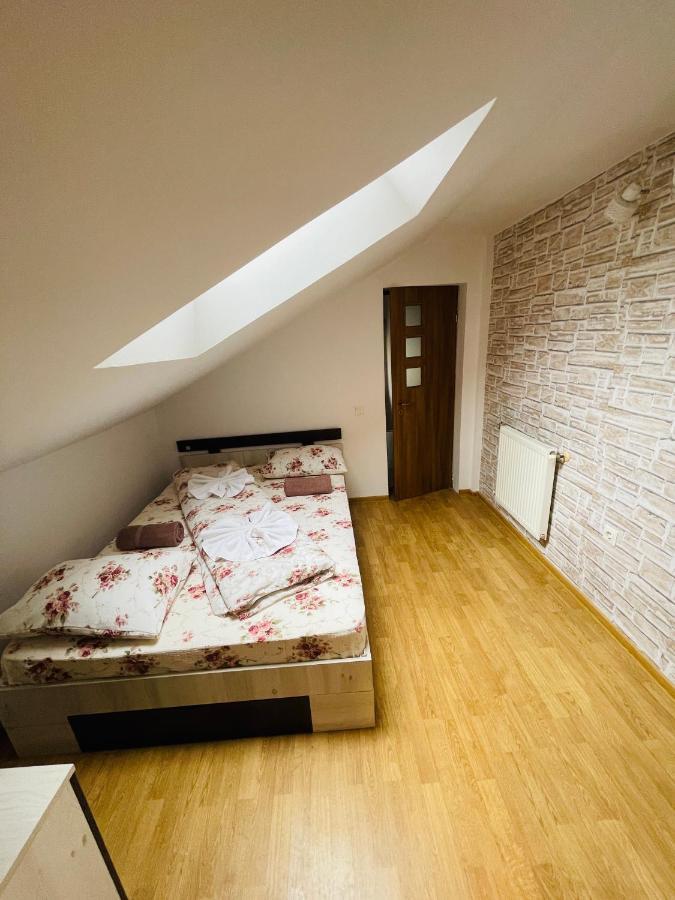 Casa Cu Balcon Appartement Braşov Buitenkant foto